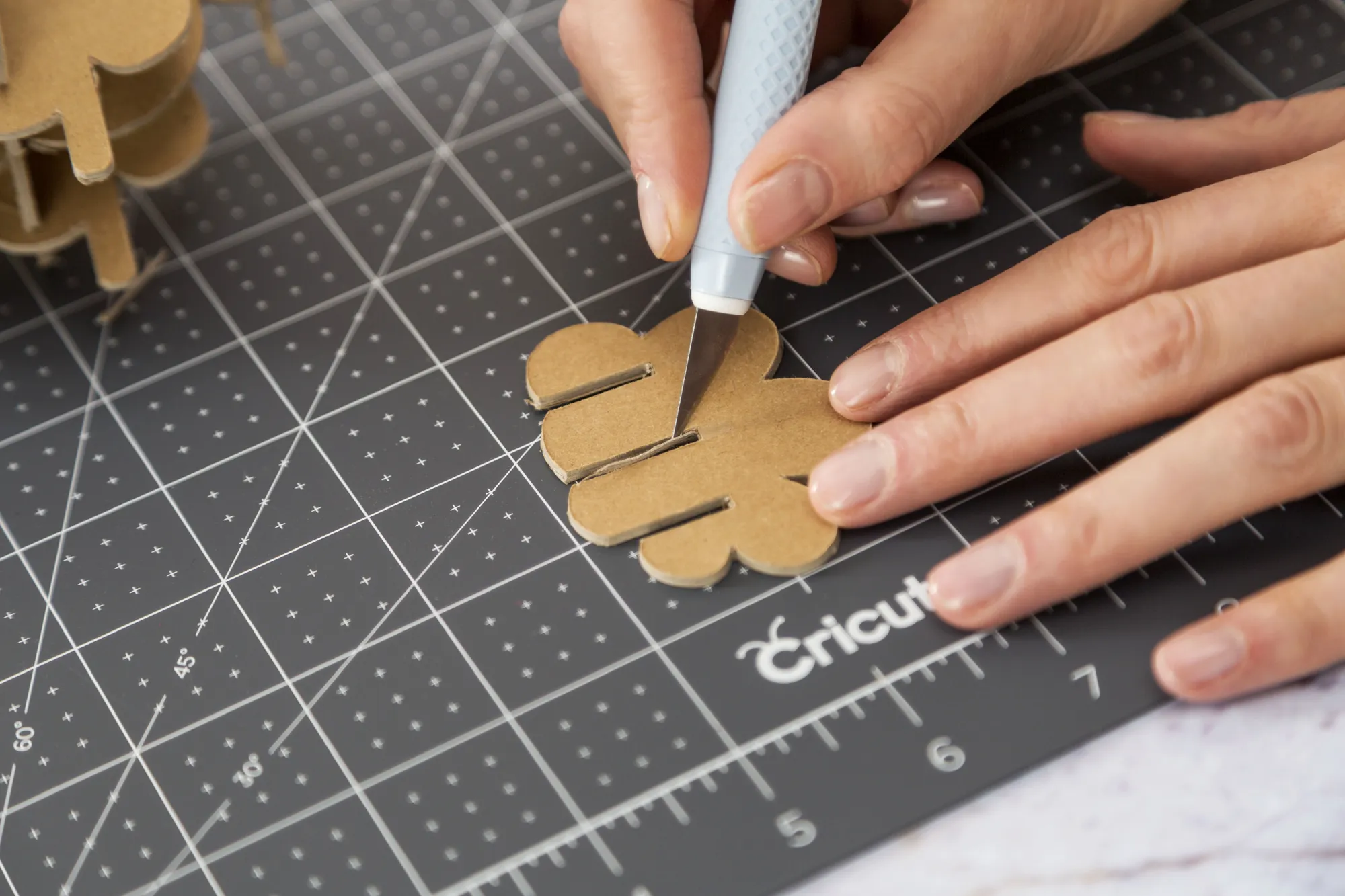 2004758 - Cricut TrueControl Knife (Blue) .